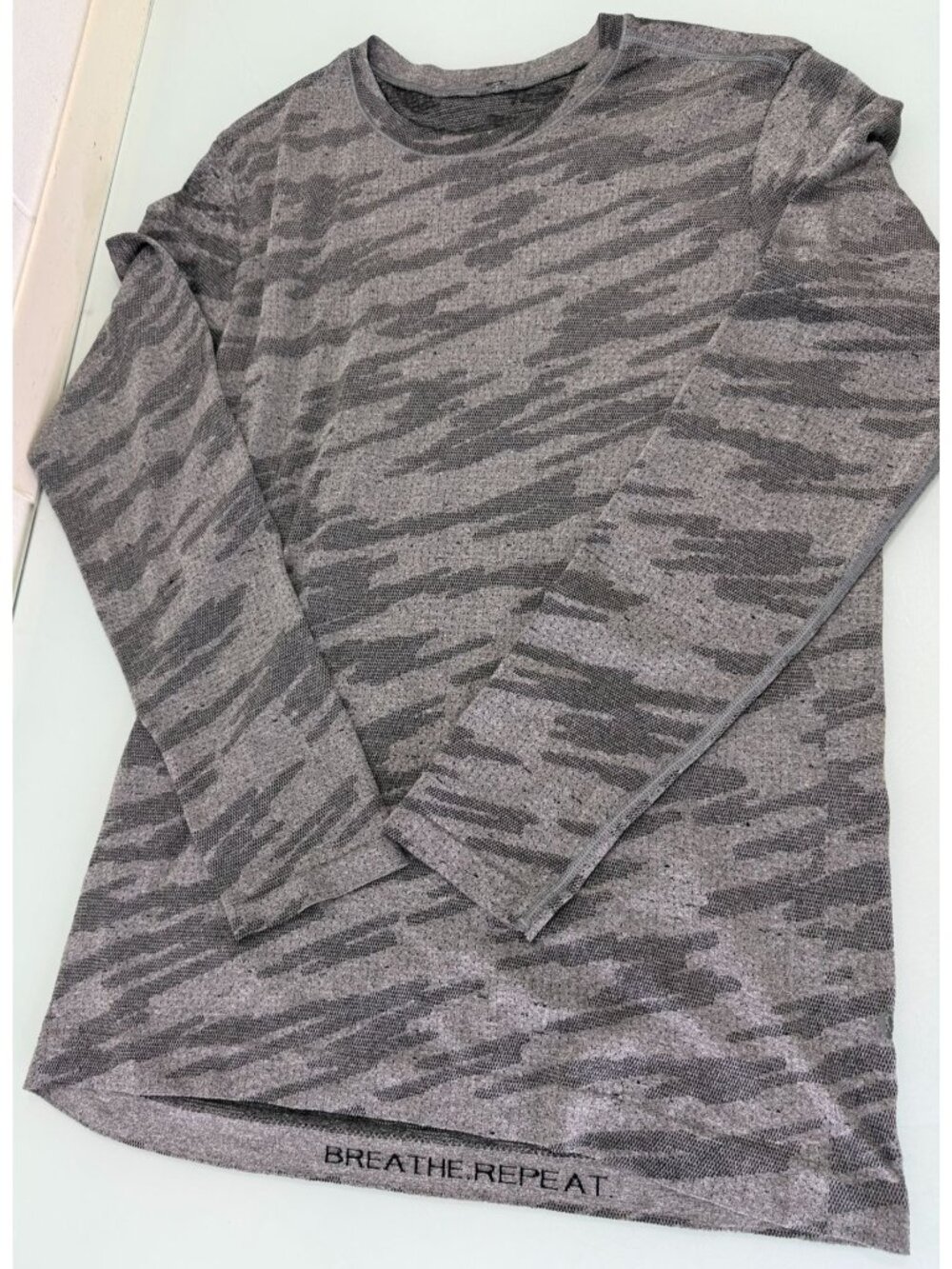 Lululemon Metal Vent Tech Shirt Mens Small S Long Sleeve Gray Athleisure Gym